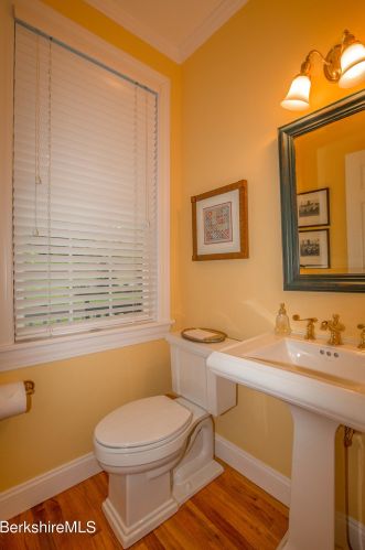 47 Fairwynds Dr, Lenox MA 01240-2729 exterior