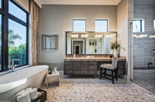 691 Annemore Ln, Naples FL 34108-7520 exterior