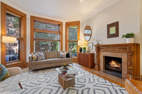 447 Roslyn Pl, Chicago, IL 60614-2712