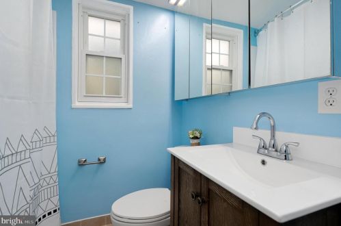 2406 Dearing St, Alexandria VA 22302-1806 exterior