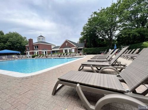 202 Nelson Ct, Edgewater NJ  07020-1631 exterior