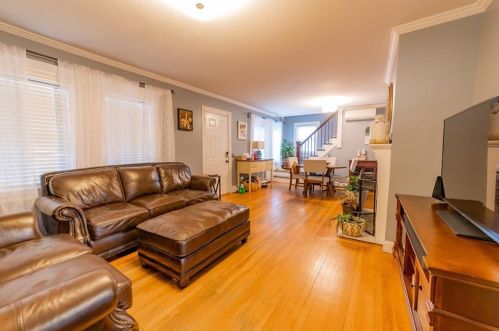 325 Greenville Ave, Providence RI 02919-1330 exterior