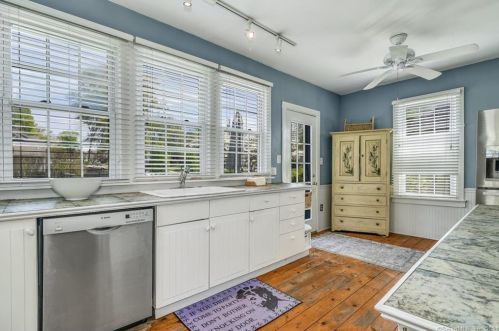 81 Clark St, Milford CT 06460-3202 exterior