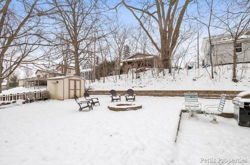 120 Grant St, Portland MI 48875-1532 exterior