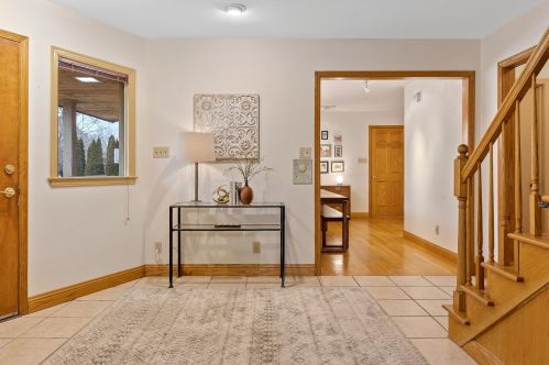 9360 Sleepy Hollow Ln, Milwaukee WI  53217-1242 exterior