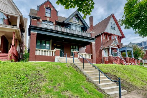 136 1 St, Milwaukee WI 53207-0014 exterior