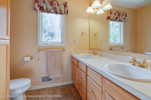 13155 Starwood Ln, Dewitt MI 48820-9028 exterior