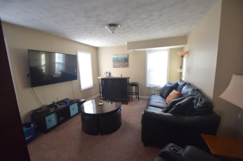 153 Main St, Seabrook NH 03874-4673 exterior