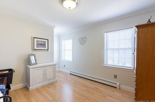 35 Red Oak Hl, Torrington CT 06790-8080 exterior