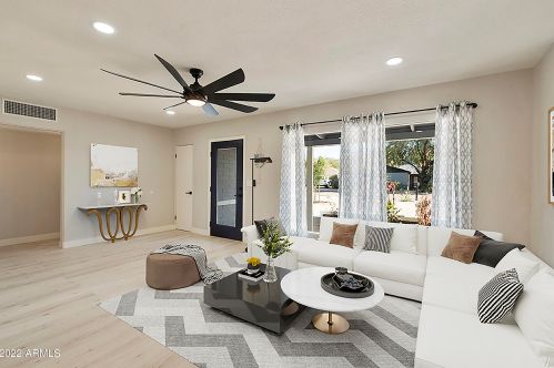 7008 11th Way, Phoenix AZ  85020-5313 exterior