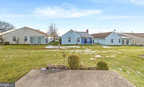 311 Wagon Wheel Cir, Columbus NJ exterior