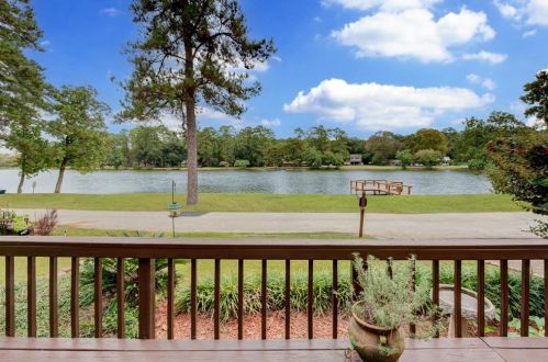 1410 Pne Lk Cir, Montgomery TX 77316-2774 exterior