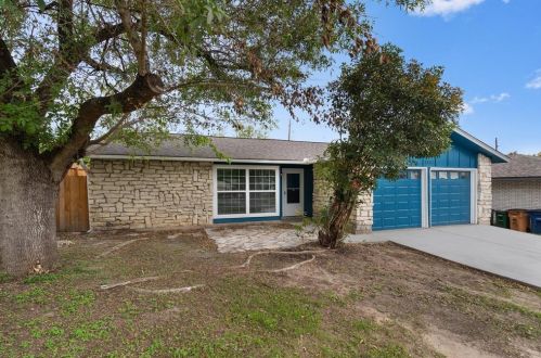 2532 Chaparral Trl, Austin TX  78744-3614 exterior