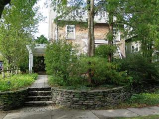 60 Oriole Ave, Providence, RI 02906-5528