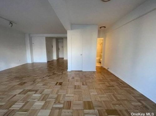 333 46th St, New York NY  10017-7401 exterior