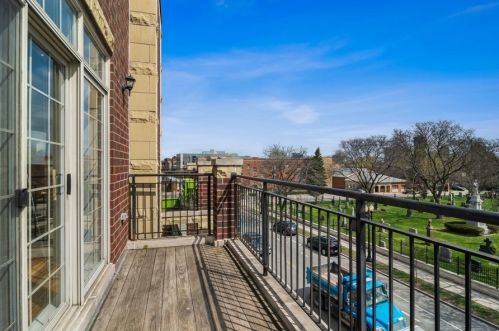 4880 Clark St, Chicago IL 60640-4711 exterior