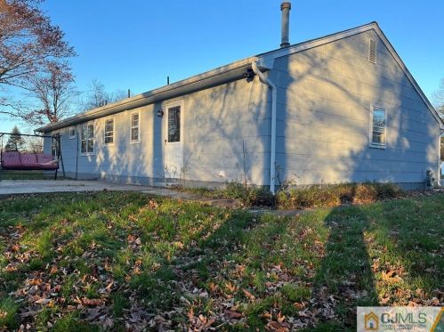 66 Netherwood Cir, Edison NJ  08820-1659 exterior