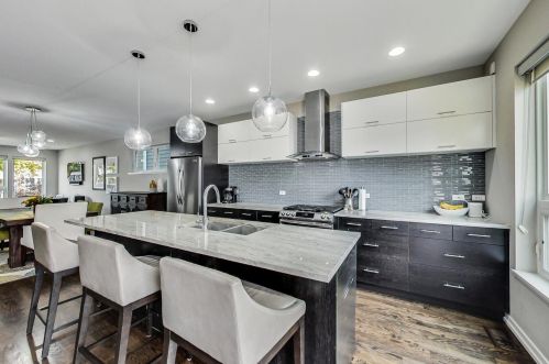 2100 Bingham St, Chicago IL 60647-4033 exterior