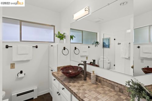 2822 Piedmont, Berkeley CA 94705-2314 exterior