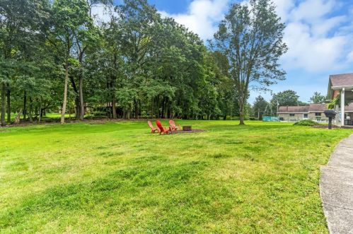 2374 Jenkinson Dr, Pittsburgh PA  15237-6620 exterior