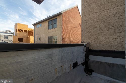 829 Catharine St, Philadelphia PA 19147-2716 exterior