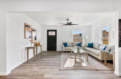 2521 Amelia St, Dallas TX  75235-8222 exterior