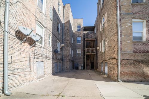 7000 Paxton Ave, Chicago IL 21511-2212 exterior