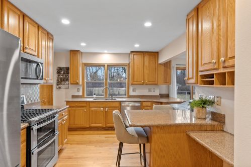 9360 Sleepy Hollow Ln, Milwaukee WI  53217-1242 exterior