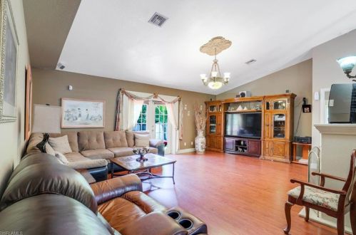 440 37th Ave, Naples, FL 34120-1363