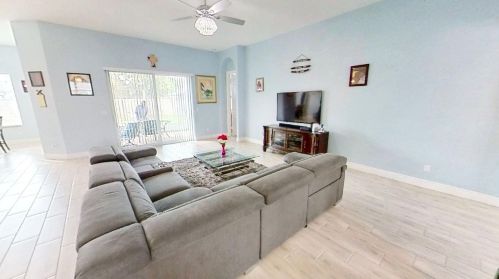 898 Curtis St, Fort Pierce FL 34983-1935 exterior