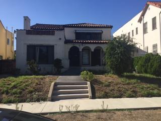 1051 Citrus Ave, Los Angeles, CA 90019-1641