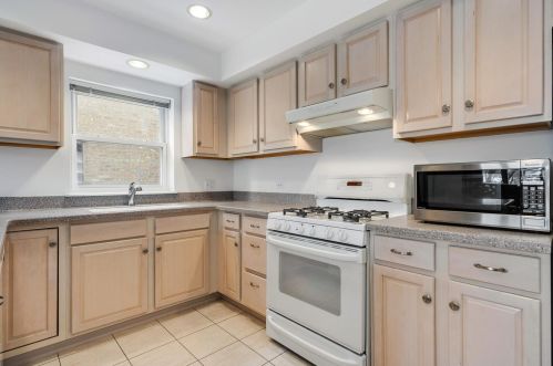 5709 Lawrence Ave, Chicago, IL 60630-3397