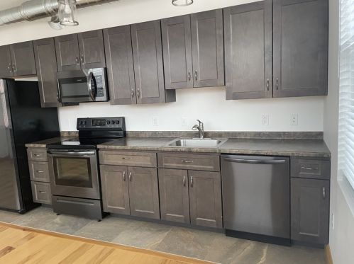 210 Highland Ave, Pittsburgh PA  15229-1717 exterior