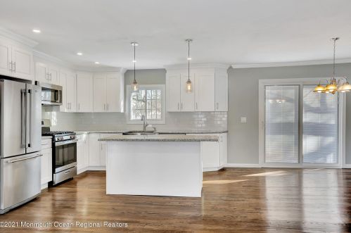 4 Hampton Dr, East Freehold NJ 07728-3148 exterior