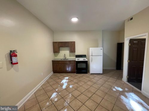 609 2nd St, Camden NJ 08102-2103 exterior