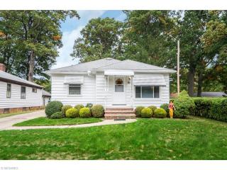 2446 Ingleside Dr, Cleveland OH  44134-2918 exterior