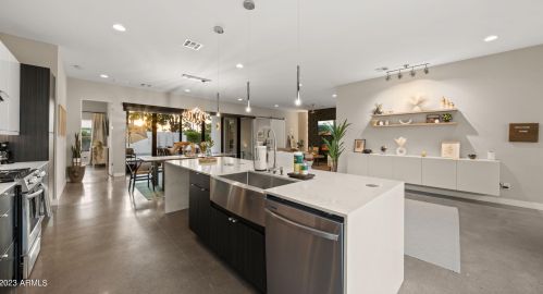 6846 13th Pl, Phoenix AZ  85014-1120 exterior