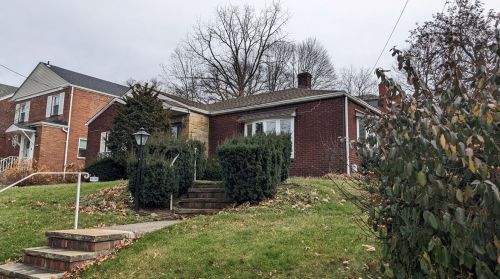 904 Farragut St, Pittsburgh PA  15206-2204 exterior