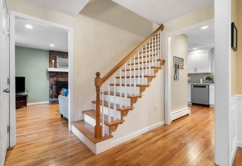 31 Candlestick Rd, North Andover MA 01845-3235 exterior