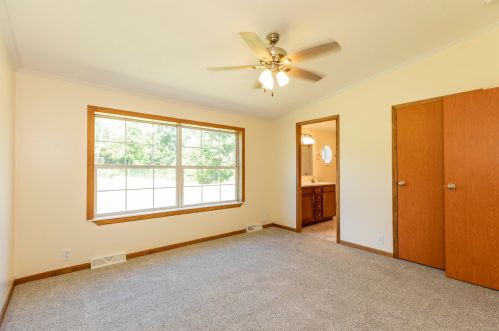 19780 Chain Lk St, Cassopolis MI 49031-9538 exterior