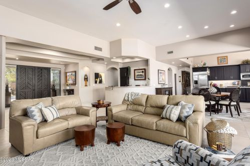 6185 Avenida De Chaparron, Tucson AZ  85750-1244 exterior