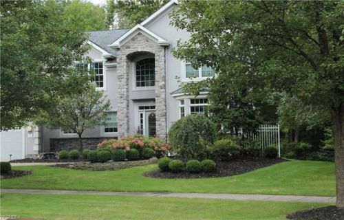 7075 Navajo Trl, Cleveland, OH 44139-5845