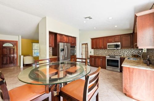 2940 8 Ave, Naples FL 34120-4920 exterior