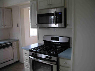 18 Davies Ct, Poughkeepsie NY  12601-2264 exterior