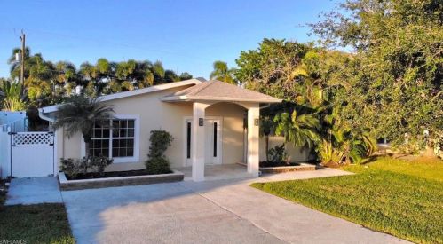 771 94 Ave, Naples FL 34108-2448 exterior