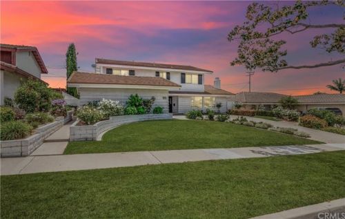 916 Beechwood Ave, Fullerton, CA 92835-2711