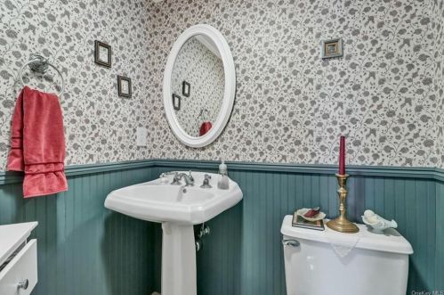 30 Sycamore Dr, Middletown NY 10940-5406 exterior