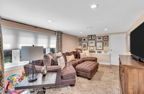 35 Arno St, Oakhurst NJ 07755-1002 exterior