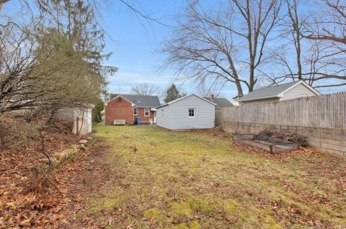 27 Essex St, Manchester CT 06040-4003 exterior