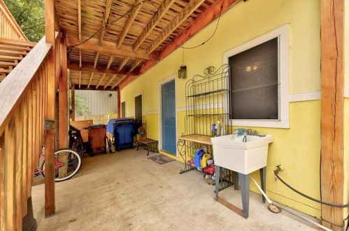 604 Fletcher St, Austin TX 78704-5031 exterior